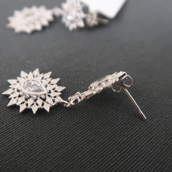 Sterling silver earrings - Picture 3 of 3